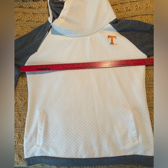 Gameday couture, University of Tennessee Volunteer Sweatshirt with hood - Picture 5 of 6